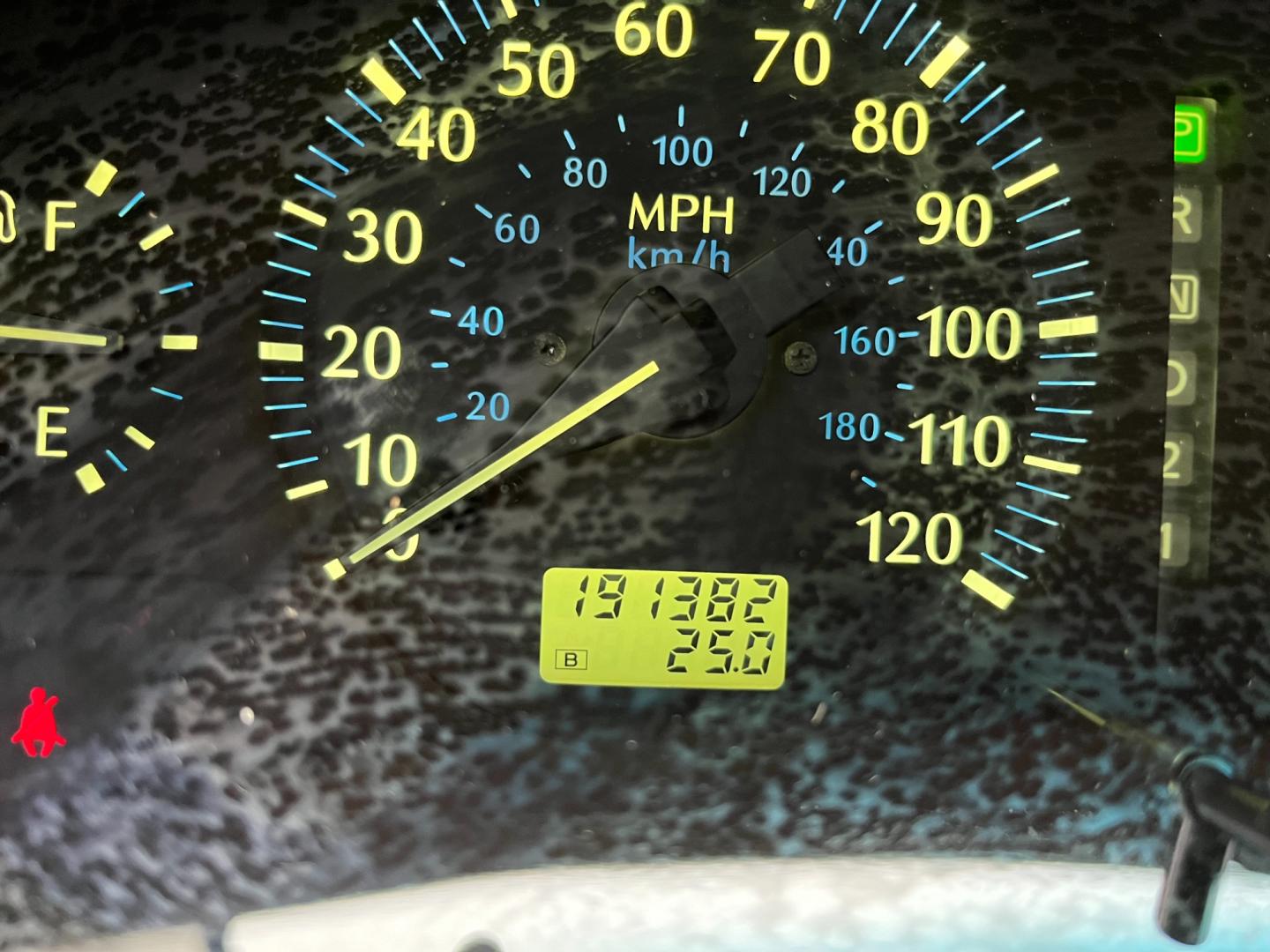 2003 tan /TAN Infiniti QX4 4WD (JNRDR09Y53W) with an 5 engine, 4-Speed Automatic Overdrive transmission, located at 14700 Tomball Parkway 249, Houston, TX, 77086, (281) 444-2200, 29.928619, -95.504074 - Photo#18